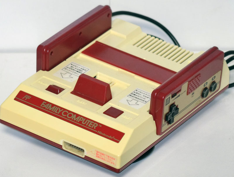 ファミリーコンピュータ本体